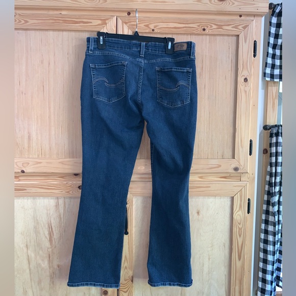 Signature Levi’s Strauss modern bootcut blue denim jeans size 18M - Picture 2 of 3